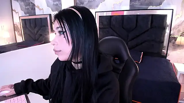 SusanVilla online show from 04.16.26