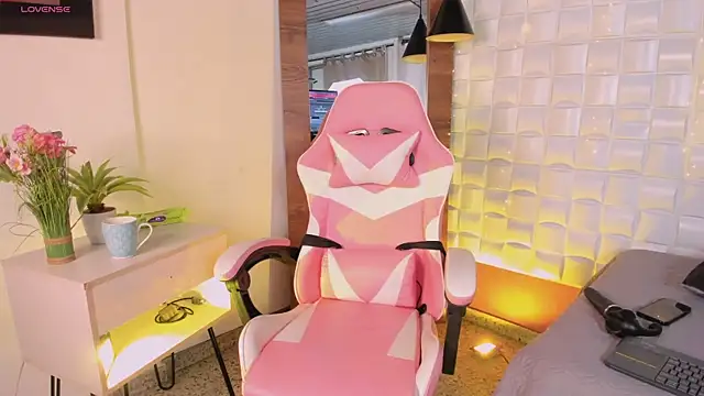 Scarlett Kiiss online show from 02.04.26