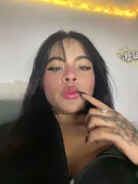 Snapshot of Veeronica_ chatting on 10.07.25 Veeronica online show from 10.07.25