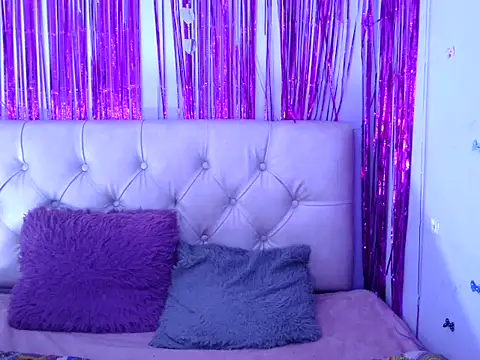 Snapshot of Cherrythx chatting on 11.03.25 Cherrythx online show from 11.03.25