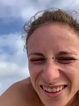 GoldenPussy1329 online show from 10.14.25