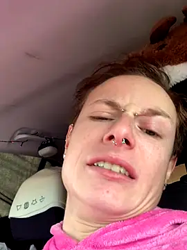 GoldenPussy1329 online show from 12.20.25