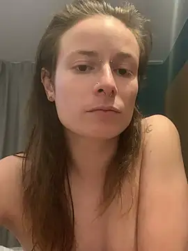 Snapshot of GoldenPussy1329 chatting on 04.20.26 GoldenPussy1329 online show from 04.20.26