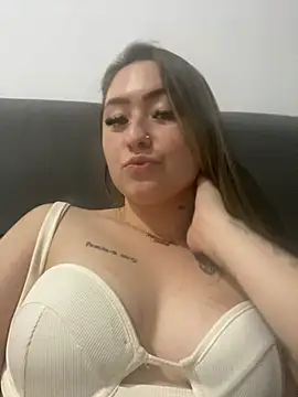 Snapshot of alegata27 chatting on 09.28.25 alegata27 online show from 09.28.25