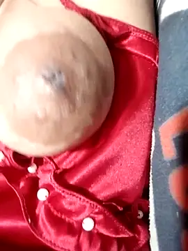 Hotmommax online show from 04.11.26