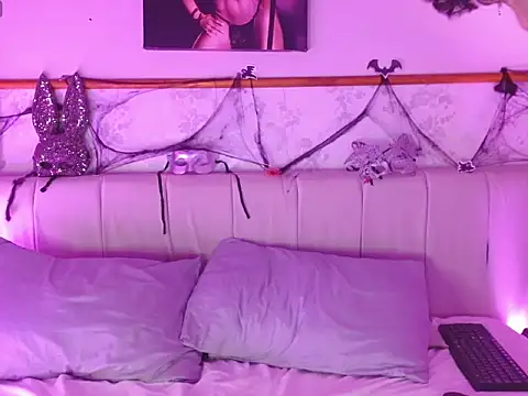 Snapshot of Sammy_Millers chatting on 10.30.25 Sammy Millers online show from 10.30.25