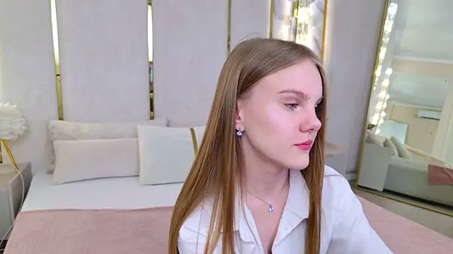 Lili Lohan online show from 06.10.26