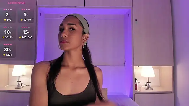 Snapshot of AnahiCollins chatting on 11.10.25 AnahiCollins online show from 11.10.25