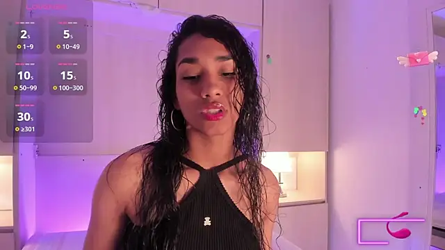 Snapshot of AnahiCollins chatting on 11.13.25 AnahiCollins online show from 11.13.25