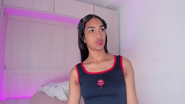 Snapshot of AnahiCollins chatting on 11.25.25 AnahiCollins online show from 11.25.25