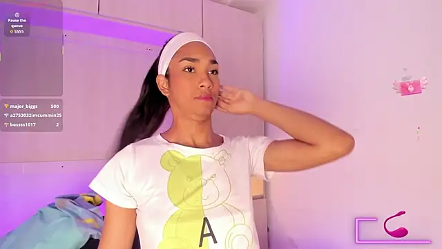 Snapshot of AnahiCollins chatting on 11.26.25 AnahiCollins online show from 11.26.25