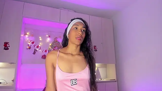 Snapshot of AnahiCollins chatting on 12.17.25 AnahiCollins online show from 12.17.25