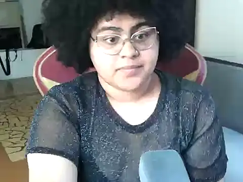 Snapshot of wluvnahe chatting on 10.24.25 wluvnahe online show from 10.24.25