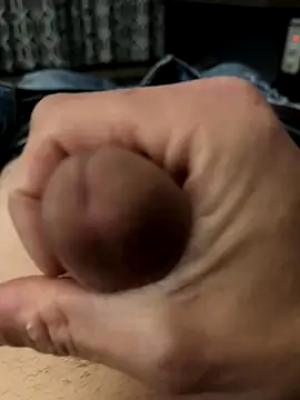 Snapshot of littleguybigdick1564 chatting on 11.28.25 littleguybigdick1564 online show from 11.28.25