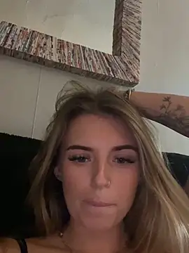 Snapshot of EllieEllxx chatting on 10.11.25 EllieEllxx online show from 10.11.25