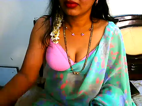 Snapshot of Myna95 chatting on 11.22.25 Myna95 online show from 11.22.25