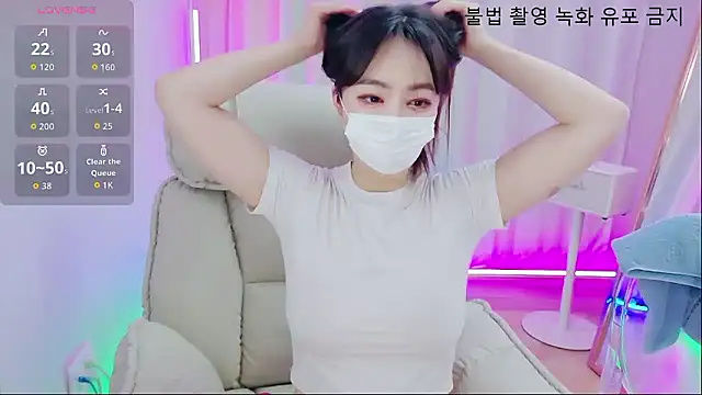 Snapshot of baby_taeri chatting on 04.28.26 baby taeri online show from 04.28.26