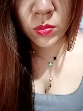 Snapshot of Moue-angel chatting on 10.18.25 Moue-angel online show from 10.18.25