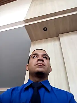 Roberto27051 online show from 09.29.25