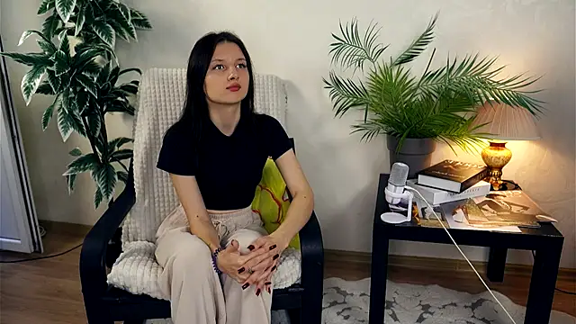 JanellHousen online show from 10.07.25