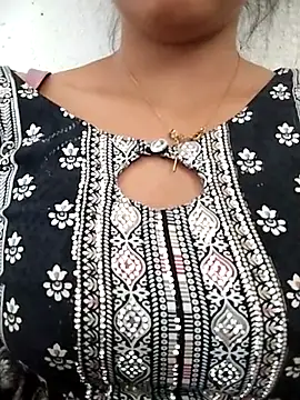 Snapshot of PEEHU-50 chatting on 04.19.26 PEEHU-50 online show from 04.19.26