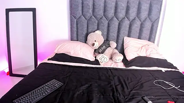 Snapshot of ArihanaTylor chatting on 11.14.25 ArihanaTylor online show from 11.14.25