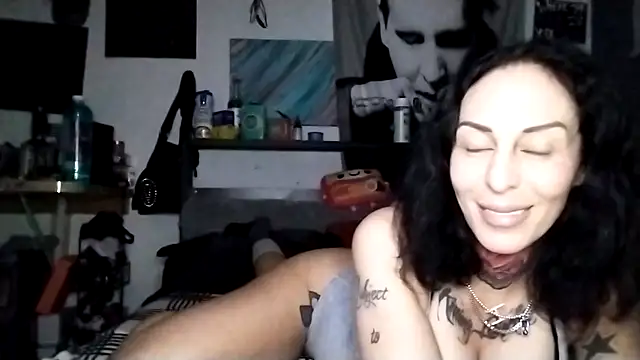 inkdhollow1 online show from 10.09.25