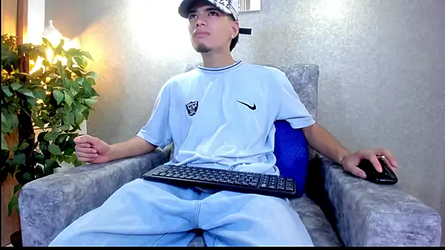 Snapshot of Axelwiliams chatting on 10.10.25 Axelwiliams online show from 10.10.25