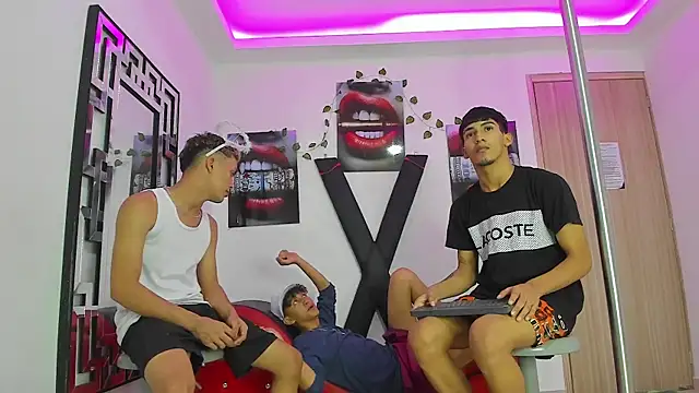 VERY HOT GUYS online show from 10.02.25