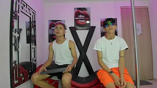 VERY HOT GUYS online show from 11.16.25