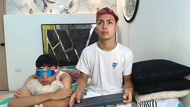 VERY HOT GUYS online show from 11.23.25