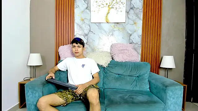 Snapshot of VERY_HOT_GUYS chatting on 05.23.26 VERY HOT GUYS online show from 05.23.26