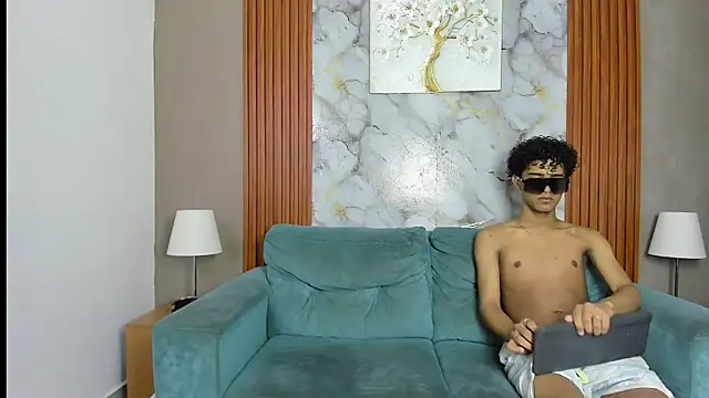 Snapshot of VERY_HOT_GUYS chatting on 05.29.26 VERY HOT GUYS online show from 05.29.26