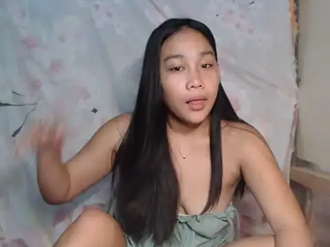 Snapshot of luna_light23 chatting on 10.29.25 luna light23 online show from 10.29.25