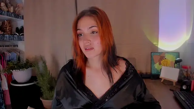 Snapshot of AmaruBloom chatting on 12.02.25 AmaruBloom online show from 12.02.25