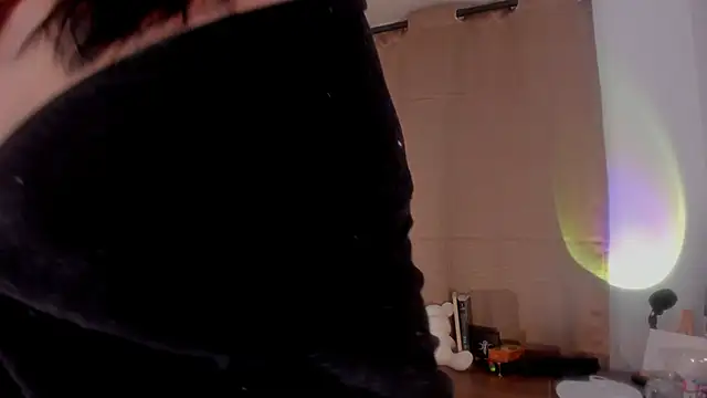 Snapshot of AmaruBloom chatting on 12.03.25 AmaruBloom online show from 12.03.25