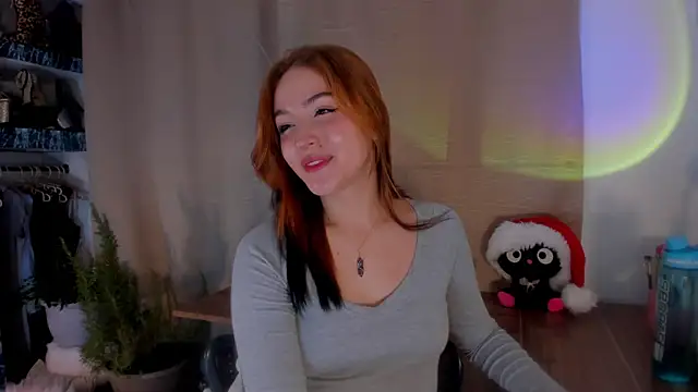 Snapshot of AmaruBloom chatting on 12.21.25 AmaruBloom online show from 12.21.25