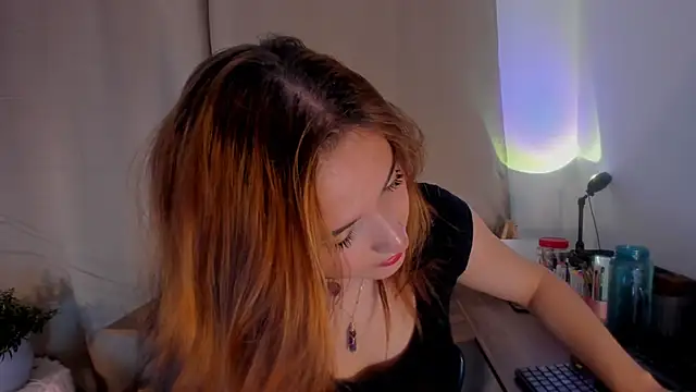 Snapshot of AmaruBloom chatting on 02.04.26 AmaruBloom online show from 02.04.26