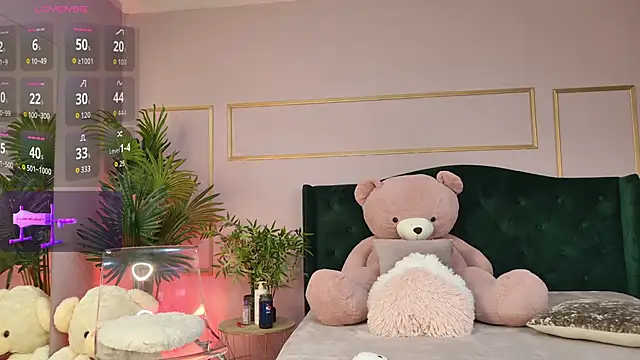 KirraWhite online show from 04.02.26