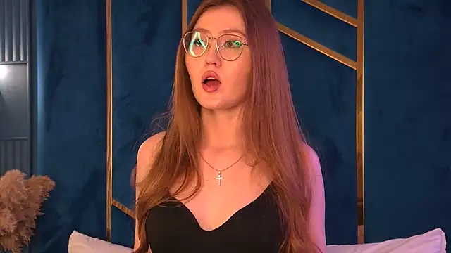 Snapshot of LisaFoxs chatting on 10.01.25 LisaFoxs online show from 10.01.25