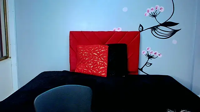 Charlotte  Gray online show from 10.28.25