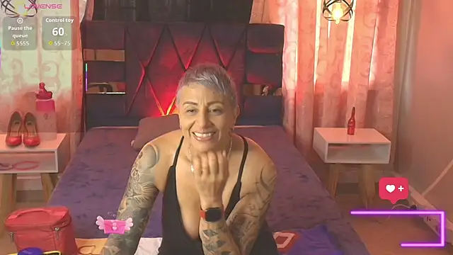 Charlotte  Gray online show from 11.21.25