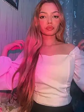  Siennaaa  online show from 03.15.26