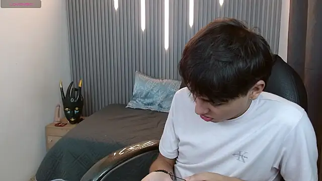 Snapshot of StiwenTwink chatting on 03.18.26 StiwenTwink online show from 03.18.26