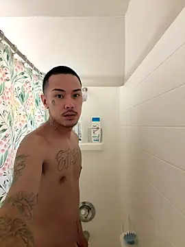 Snapshot of Loadedeggs chatting on 10.16.25 Loadedeggs online show from 10.16.25