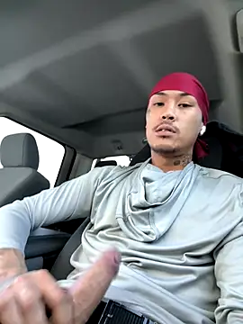 Snapshot of Loadedeggs chatting on 10.21.25 Loadedeggs online show from 10.21.25