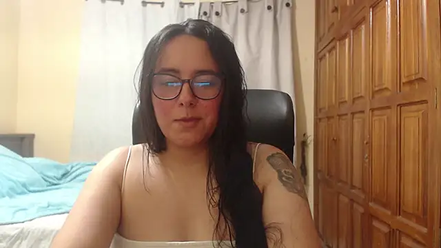 Snapshot of Venus_cat_ chatting on 06.18.26 Venus cat online show from 06.18.26