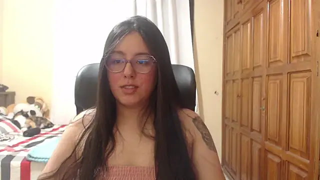 Snapshot of Venus_cat_ chatting on 07.18.26 Venus cat online show from 07.18.26
