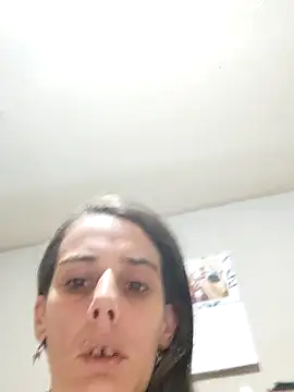 Snapshot of DiosesEdem13 chatting on 10.31.25 DiosesEdem13 online show from 10.31.25