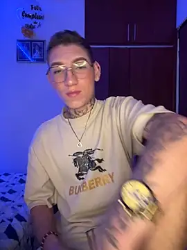 hotxxx 2012 online show from 10.04.25